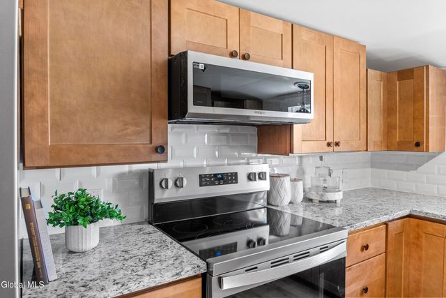 33 White Church Lane, Troy, NY 12180