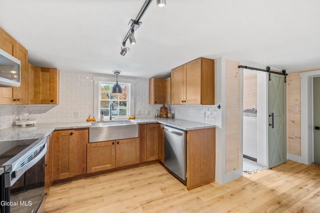 33 White Church Lane, Troy, NY 12180