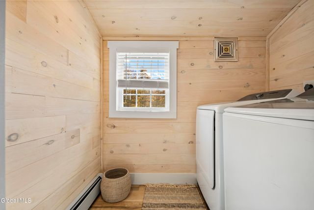 33 White Church Lane, Troy, NY 12180