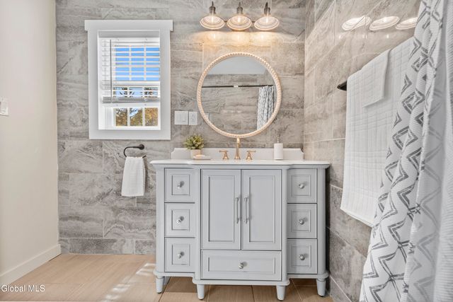 33 White Church Lane, Troy, NY 12180