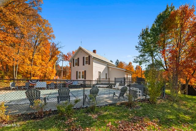 33 White Church Lane, Troy, NY 12180