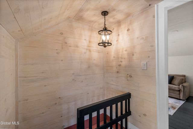 33 White Church Lane, Troy, NY 12180