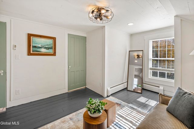 33 White Church Lane, Troy, NY 12180