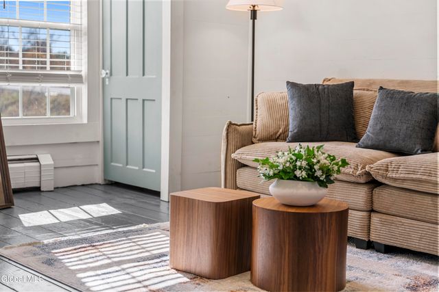 33 White Church Lane, Troy, NY 12180