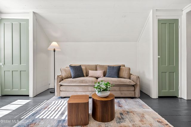 33 White Church Lane, Troy, NY 12180