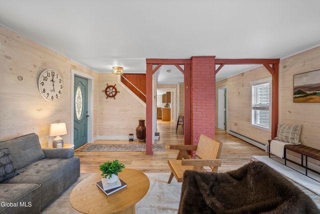 33 White Church Lane, Troy, NY 12180