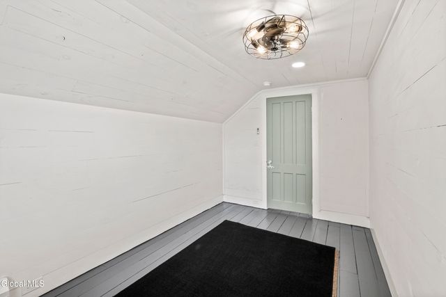 33 White Church Lane, Troy, NY 12180