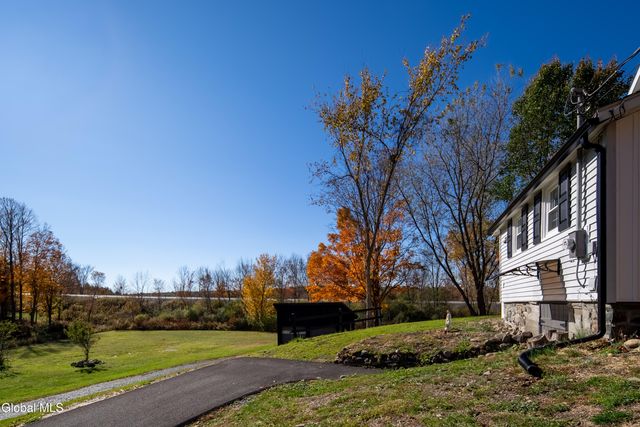 33 White Church Lane, Troy, NY 12180