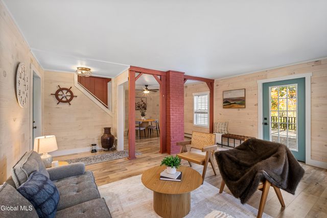 33 White Church Lane, Troy, NY 12180