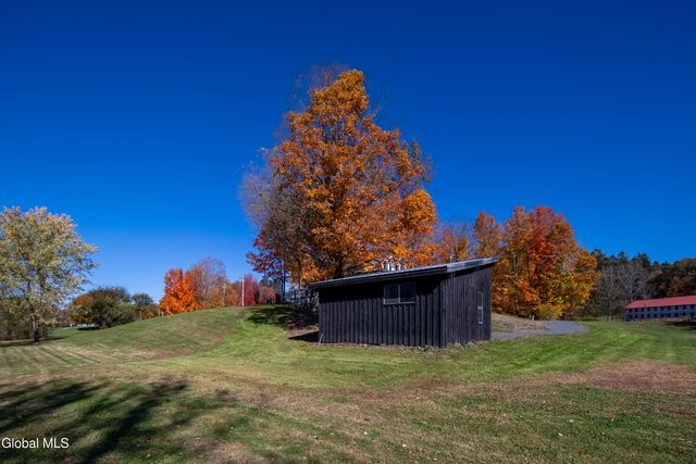 33 White Church Lane, Troy, NY 12180