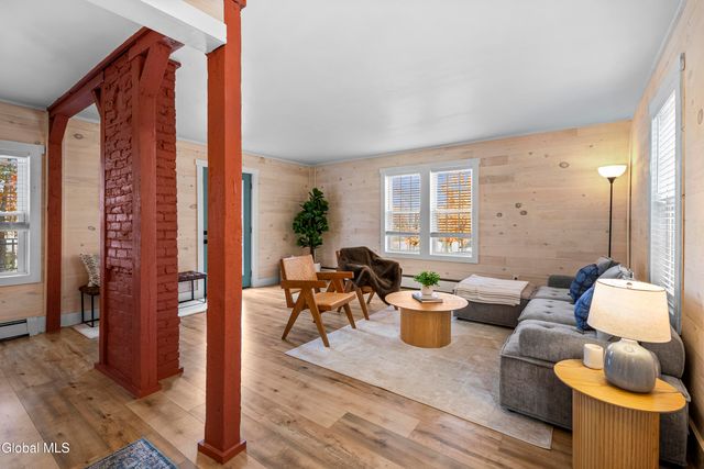 33 White Church Lane, Troy, NY 12180