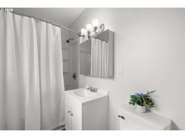 1706 N WINCHELL St, Portland, OR 97217