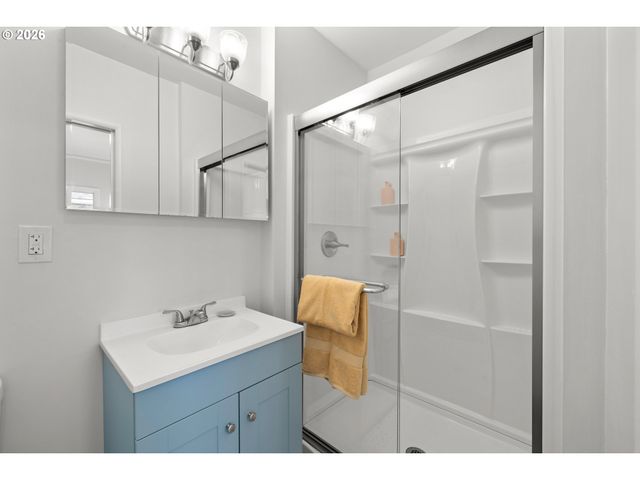 1706 N WINCHELL St, Portland, OR 97217