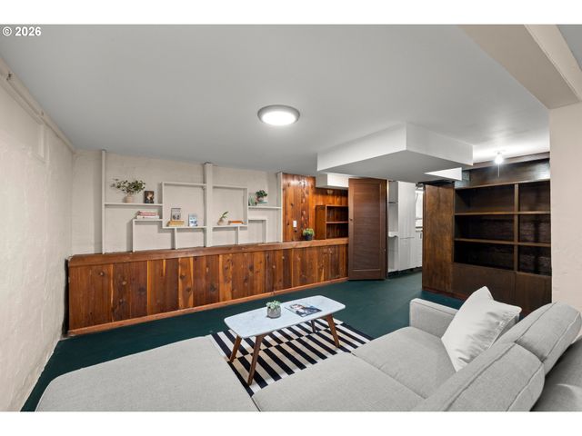 1706 N WINCHELL St, Portland, OR 97217