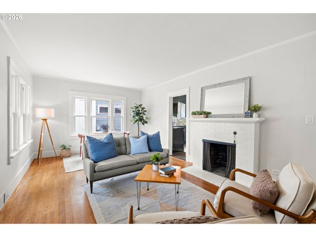1706 N WINCHELL St, Portland, OR 97217