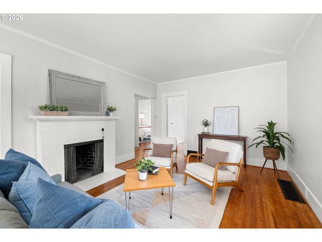 1706 N WINCHELL St, Portland, OR 97217