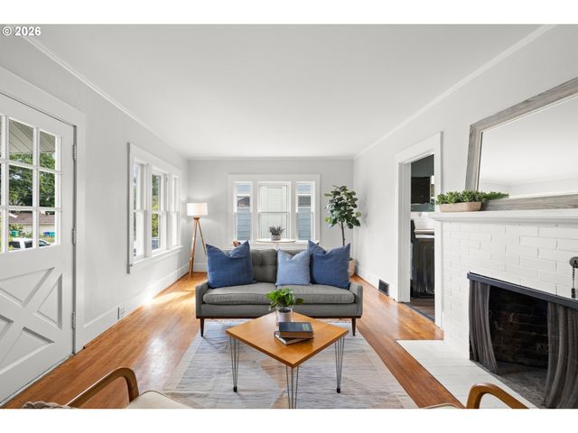 1706 N WINCHELL St, Portland, OR 97217