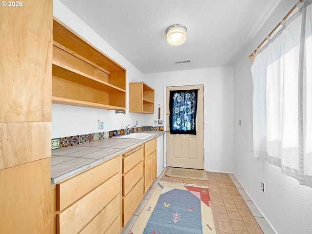 17197 S PASSLEY Rd, Brookings, OR 97415