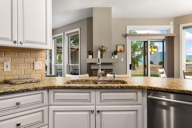 3121 Paradise Court SE, Rio Rancho, NM 87124