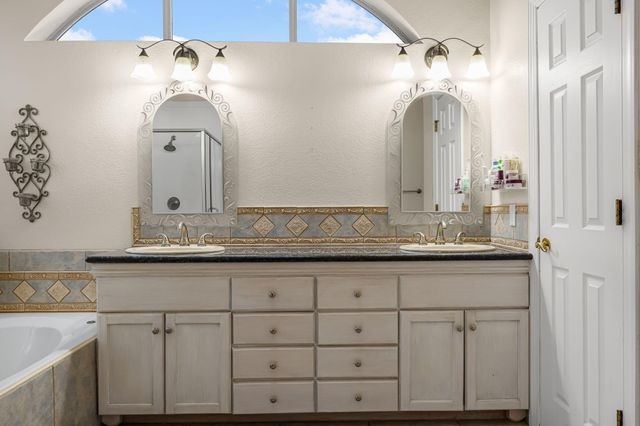 3121 Paradise Court SE, Rio Rancho, NM 87124