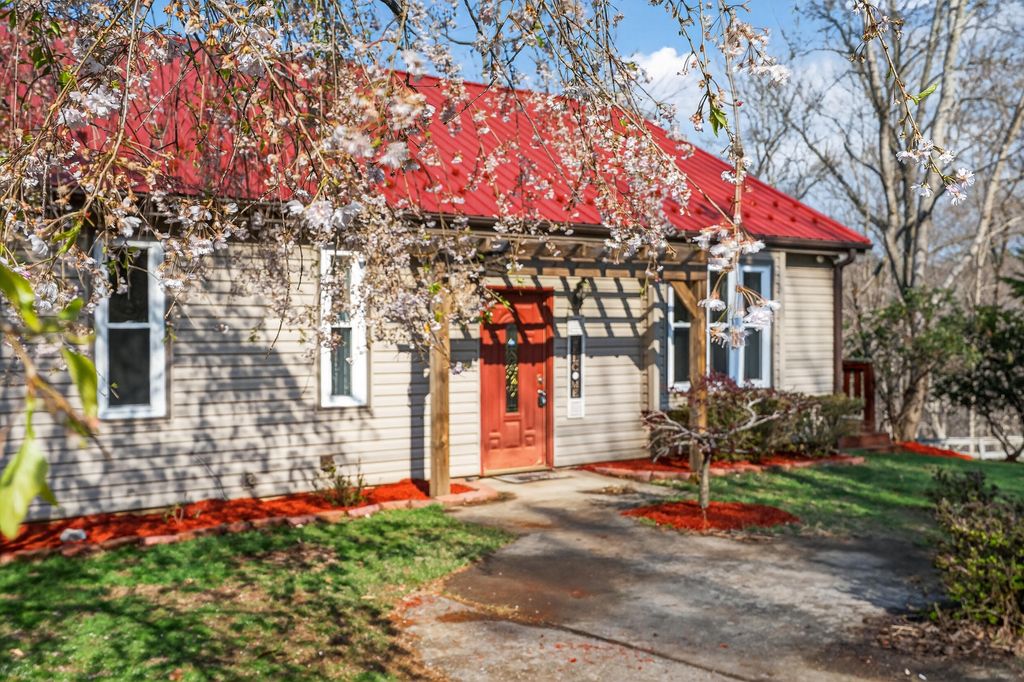 E 106 Beaver Dam CT, Goodview, VA 24095