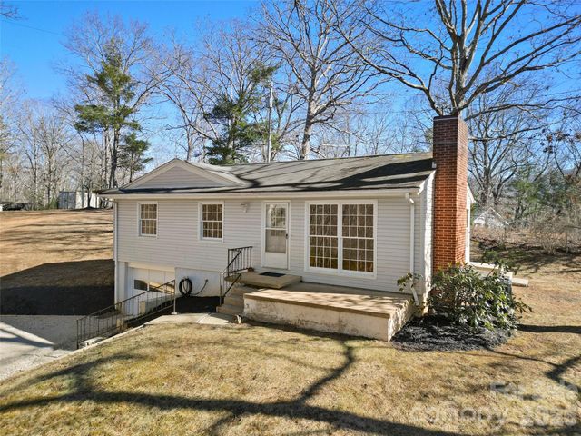 76 Maple Springs Road, Asheville, NC 28805