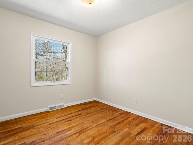 76 Maple Springs Road, Asheville, NC 28805