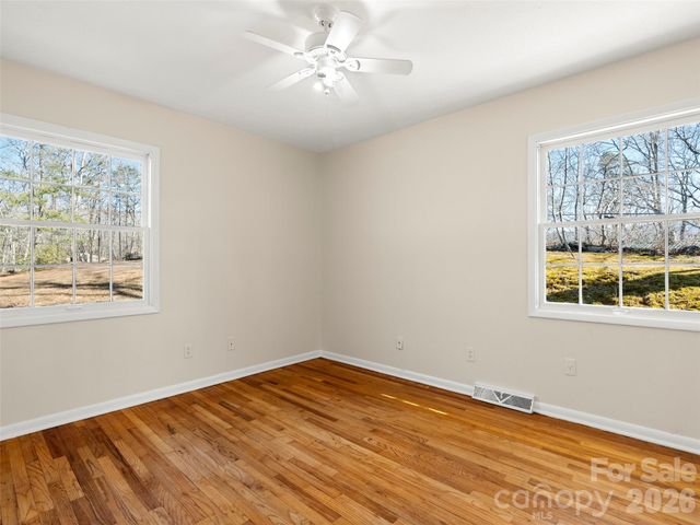 76 Maple Springs Road, Asheville, NC 28805