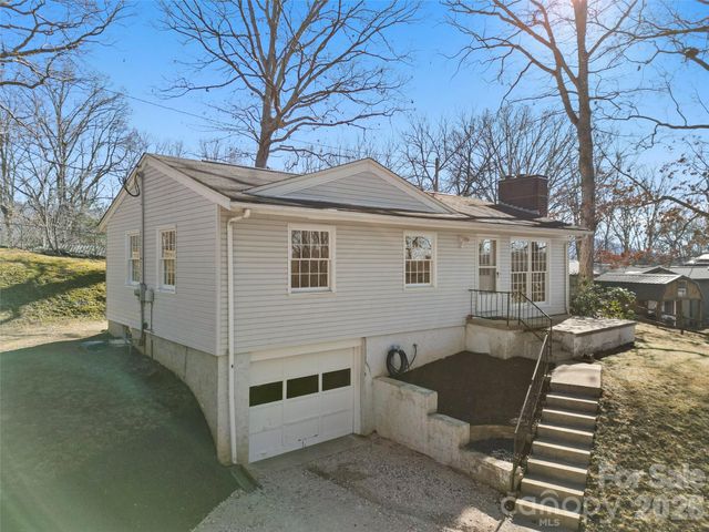 76 Maple Springs Road, Asheville, NC 28805