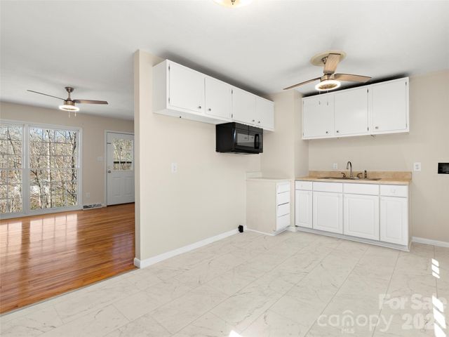 76 Maple Springs Road, Asheville, NC 28805