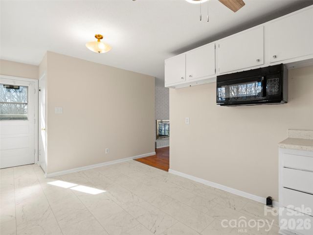 76 Maple Springs Road, Asheville, NC 28805