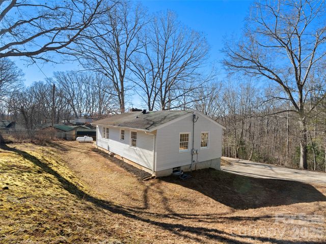 76 Maple Springs Road, Asheville, NC 28805