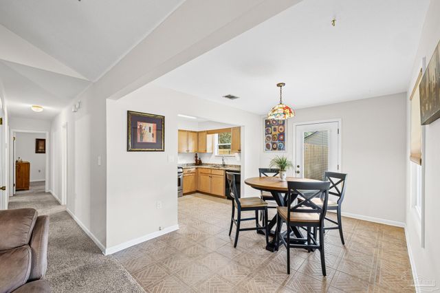 2176 Calle De Cantabria, Navarre, FL 32566