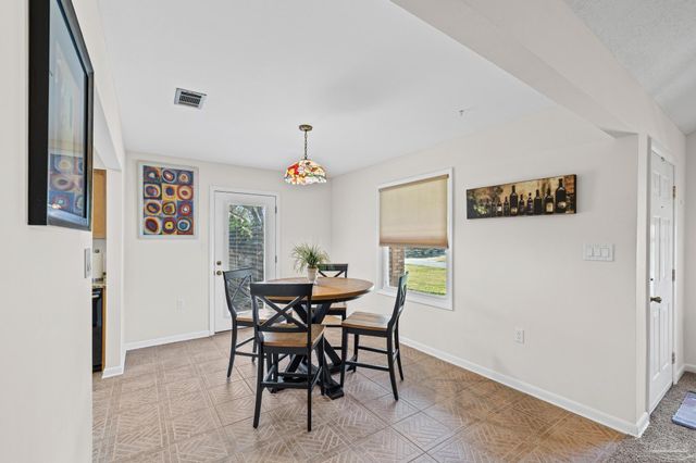2176 Calle De Cantabria, Navarre, FL 32566
