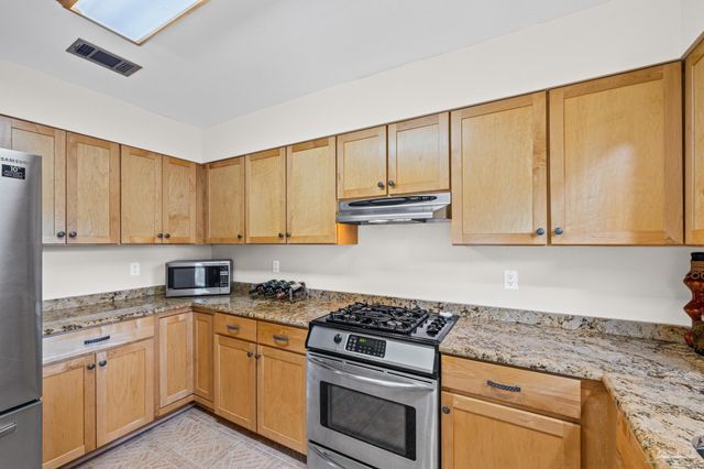 2176 Calle De Cantabria, Navarre, FL 32566