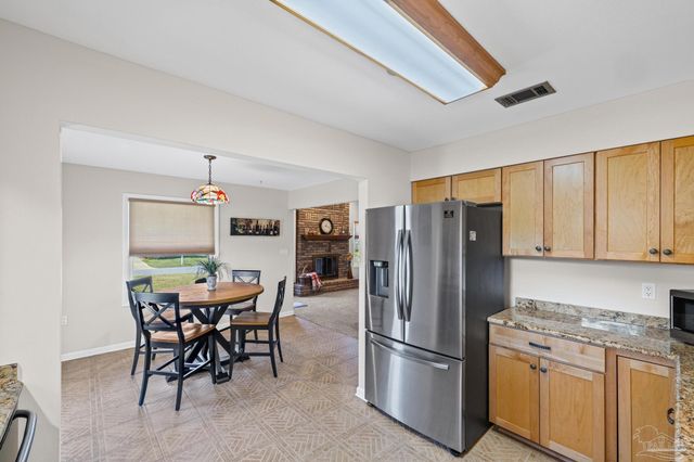 2176 Calle De Cantabria, Navarre, FL 32566