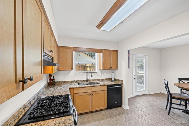 2176 Calle De Cantabria, Navarre, FL 32566