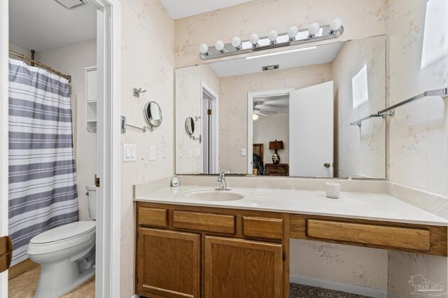 2176 Calle De Cantabria, Navarre, FL 32566