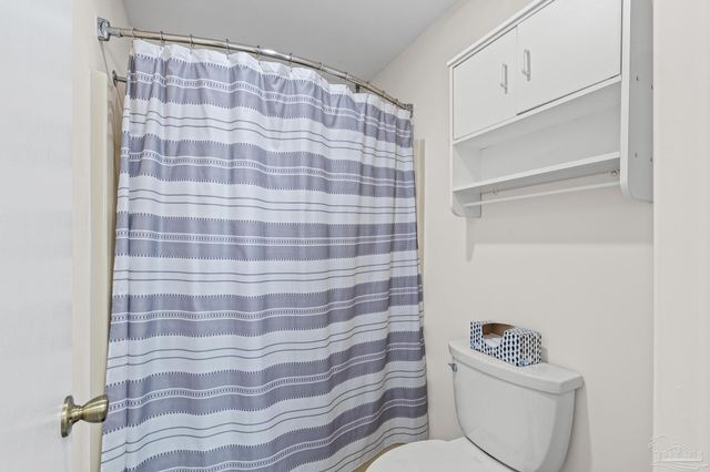 2176 Calle De Cantabria, Navarre, FL 32566