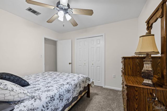 2176 Calle De Cantabria, Navarre, FL 32566