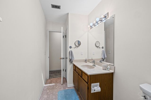 2176 Calle De Cantabria, Navarre, FL 32566