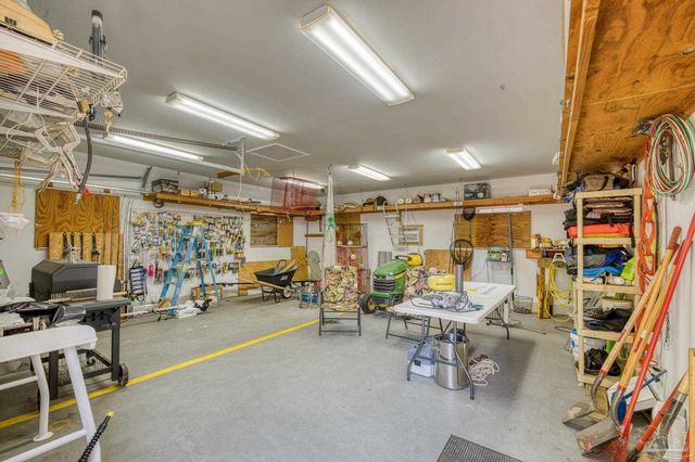 2176 Calle De Cantabria, Navarre, FL 32566