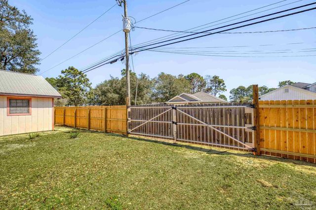 2176 Calle De Cantabria, Navarre, FL 32566