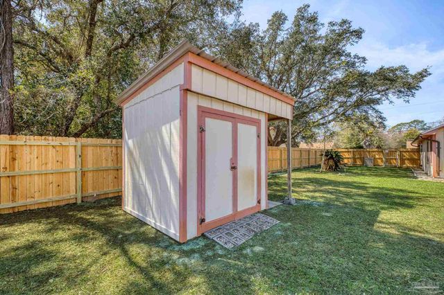 2176 Calle De Cantabria, Navarre, FL 32566