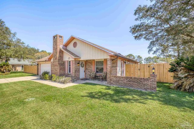 2176 Calle De Cantabria, Navarre, FL 32566