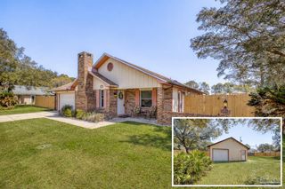 2176 Calle De Cantabria, Navarre, FL 32566