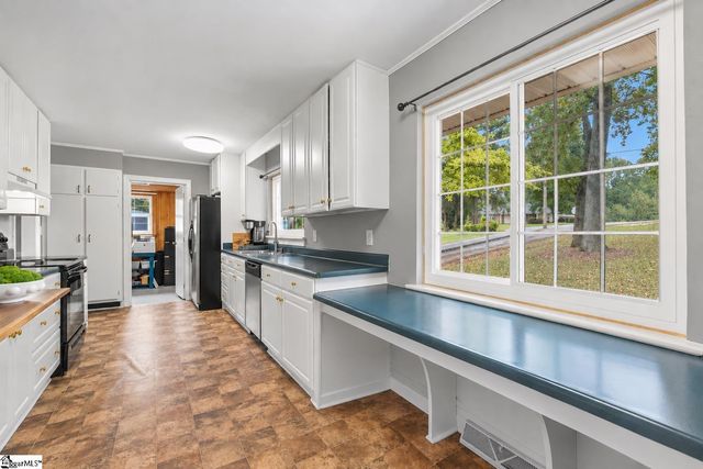 204 Hermitage Road, Greenville, SC 29615