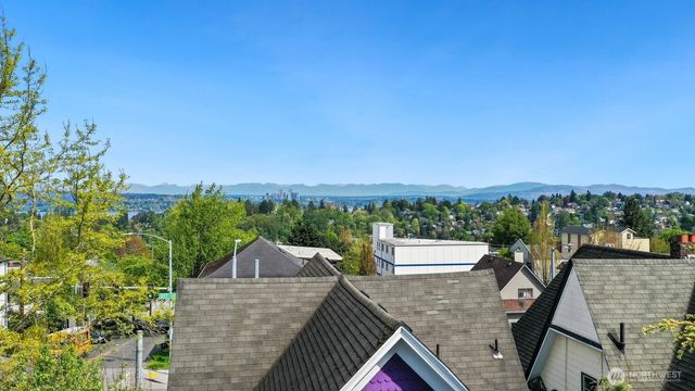 137 23rd Avenue E, Seattle, WA 98112