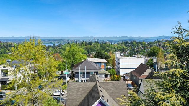137 23rd Avenue E, Seattle, WA 98112