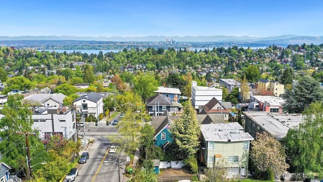 137 23rd Avenue E, Seattle, WA 98112